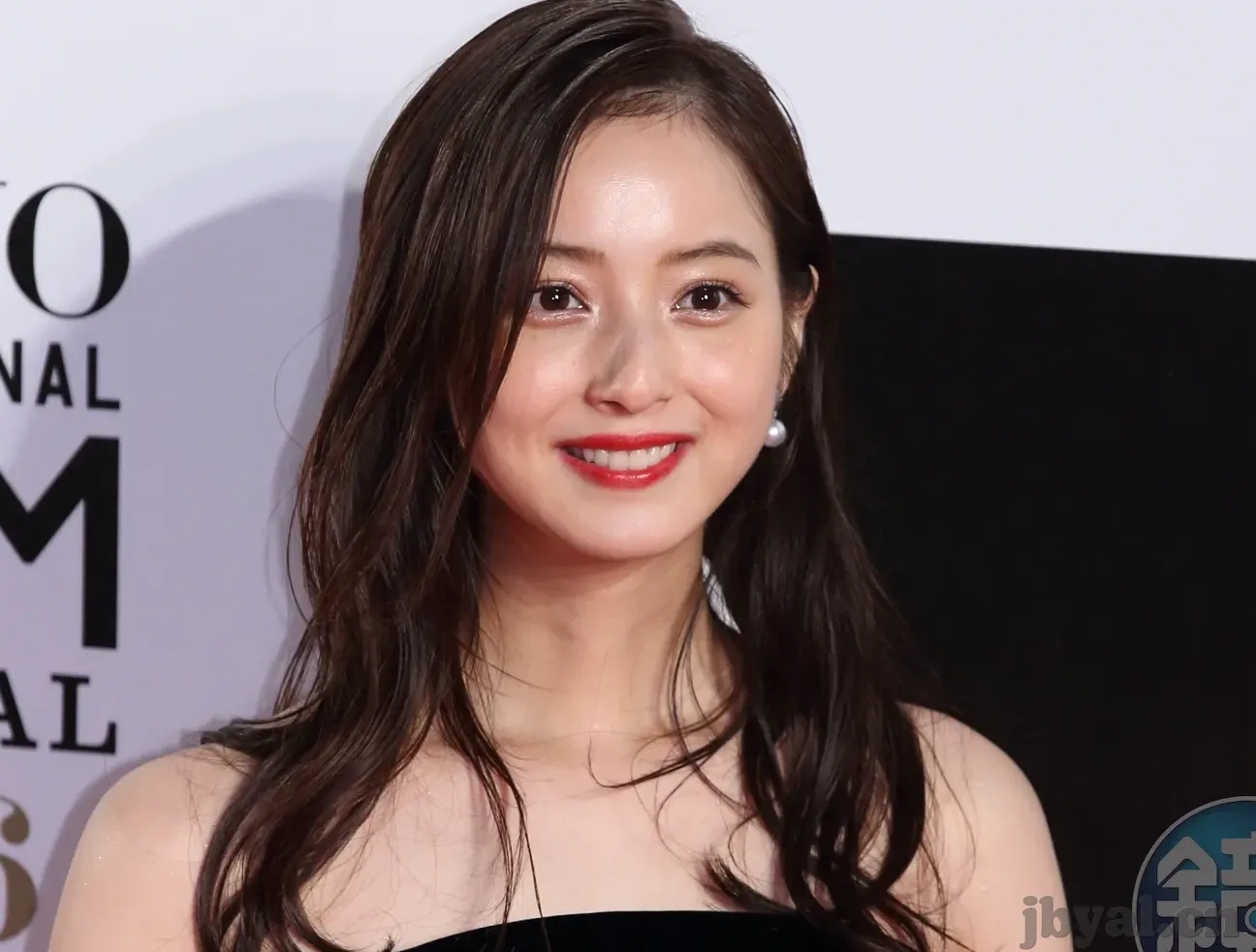 人妻不伦温泉-温泉之畔的温情与界限——人妻的微妙世界